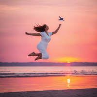 Una golondrina volando alto  en un atardecer en tonos rosa y naranja con mar y una golondrina volando alto